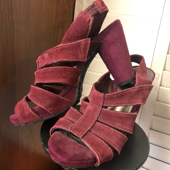 Gianni Bini Raspberry/Wine platform heels sandals peeptoe Size 6 suede - Picture 3 of 15